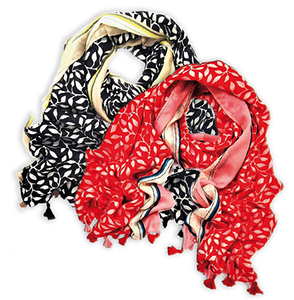 Geschmeidige Schals in Rot und Schwarz mit Quasten