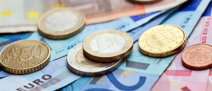 Der Staat unterstützt Eltern finanziell (© shutterstock)