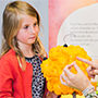 Mädchen mit Eizelle_Ausstellung LebenErleben / Anna Radaschütz Erlebnisausstellung_Mädchen mit Eizelle