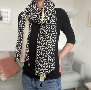 Langschal mit Quasten - Schwarz